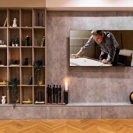 Qult - Maze Apartment