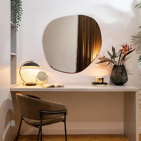 Qult - Maze Apartment