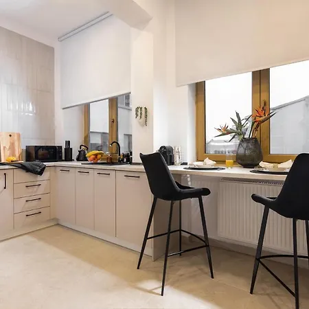 Qult - Maze Apartment Bucharest