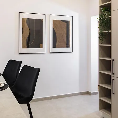 Qult - Maze Apartment *